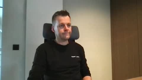 Max take off clothes online show from 12.31.24