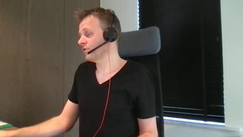 Max take off clothes online show from 02.04.25