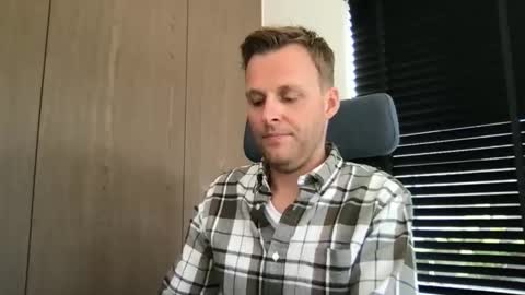 Max take off clothes online show from 09.30.25