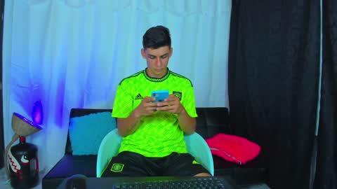 MAX     online show from 01.27.25