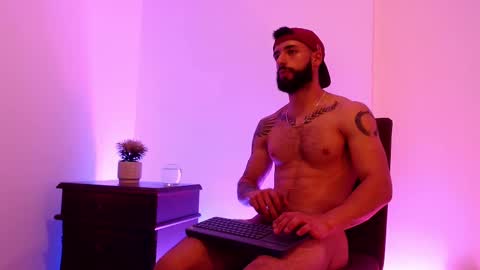 Snapshot of max_xl_ chatting on 02.28.25 max_xl_ online show from 02.28.25