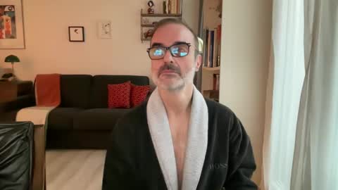 Snapshot of maxbow chatting on 01.18.25 Max Mikado online show from 01.18.25