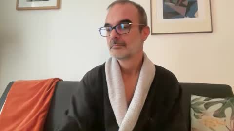 Snapshot of maxbow chatting on 11.11.25 Max Mikado online show from 11.11.25