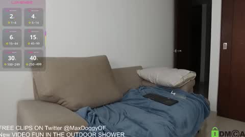 Snapshot of maxdoggy chatting on 09.29.25 MAXandJHONNY online show from 09.29.25