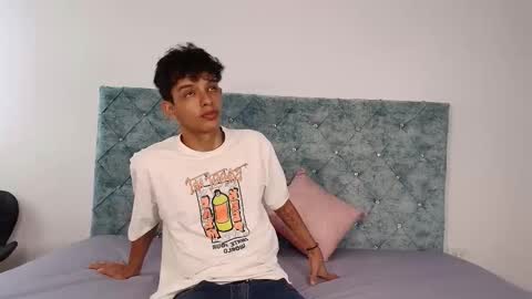 M A X F R O S T   online show from 12.19.25