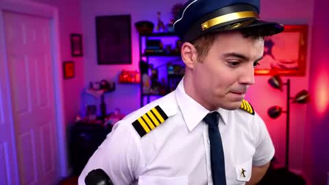 Snapshot of maxhughes chatting on 10.28.25 Max Hughes online show from 10.28.25