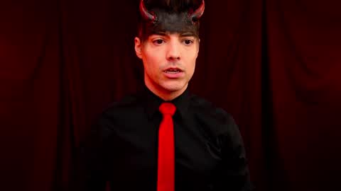 Snapshot of maxhughes chatting on 10.29.25 Max Hughes online show from 10.29.25