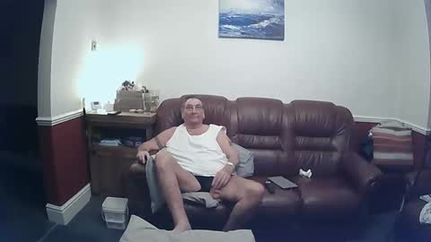 Snapshot of maxi_johnes chatting on 12.19.24 MAX online show from 12.19.24