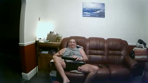 Snapshot of maxi_johnes chatting on 12.20.24 MAX online show from 12.20.24