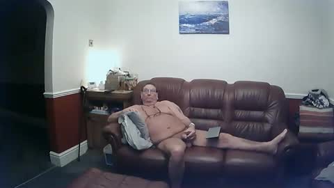 Snapshot of maxi_johnes chatting on 12.23.24 MAX online show from 12.23.24