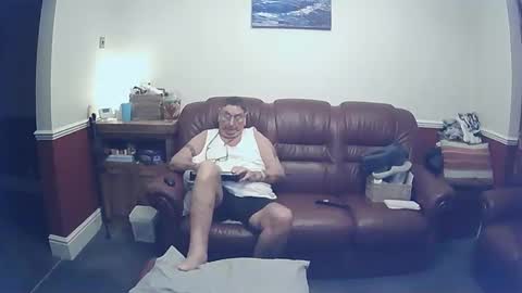 Snapshot of maxi_johnes chatting on 12.25.24 MAX online show from 12.25.24