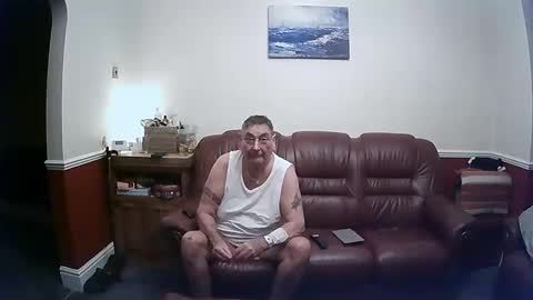 Snapshot of maxi_johnes chatting on 02.06.25 MAX online show from 02.06.25