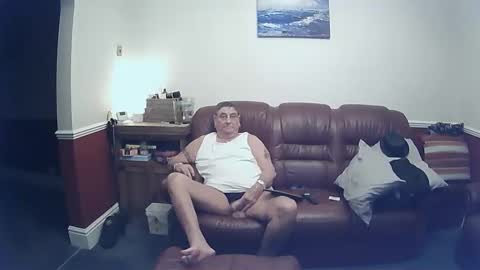 Snapshot of maxi_johnes chatting on 03.05.25 MAX online show from 03.05.25