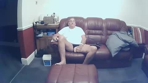 Snapshot of maxi_johnes chatting on 09.11.25 MAX online show from 09.11.25