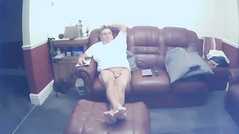 Snapshot of maxi_johnes chatting on 10.04.25 MAX online show from 10.04.25