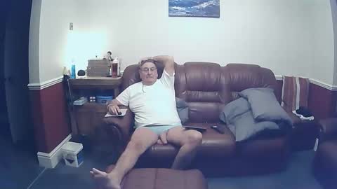 Snapshot of maxi_johnes chatting on 10.19.25 MAX online show from 10.19.25