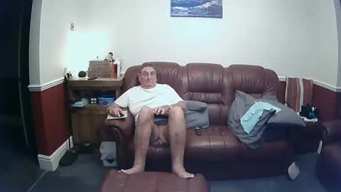 Snapshot of maxi_johnes chatting on 10.20.25 MAX online show from 10.20.25