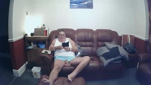 Snapshot of maxi_johnes chatting on 10.25.25 MAX online show from 10.25.25