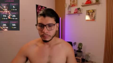 Snapshot of maxifit_ chatting on 10.07.25 Mikael online show from 10.07.25