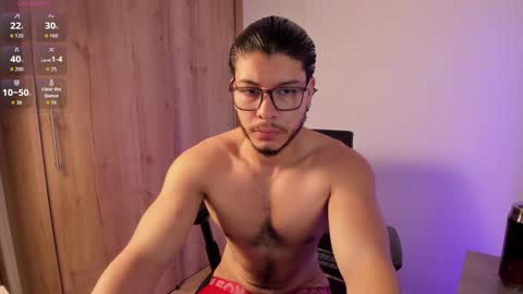 Snapshot of maxifit_ chatting on 11.10.25 Mikael online show from 11.10.25