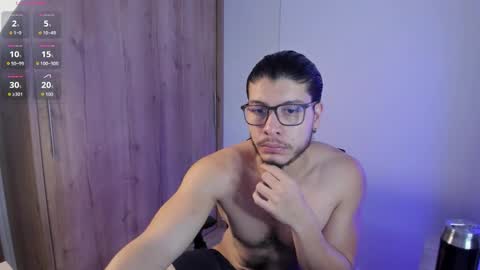 Snapshot of maxifit_ chatting on 11.15.25 Mikael online show from 11.15.25