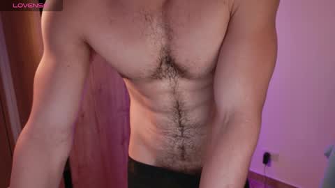 Snapshot of maxifit_ chatting on 12.14.25 Mikael online show from 12.14.25