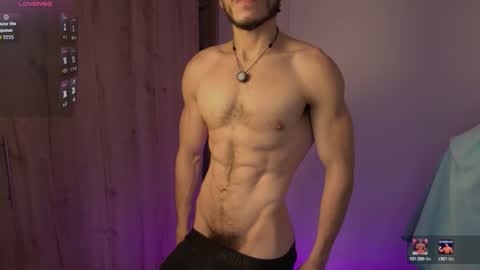 Snapshot of maxifit_ chatting on 03.19.26 Mikael online show from 03.19.26