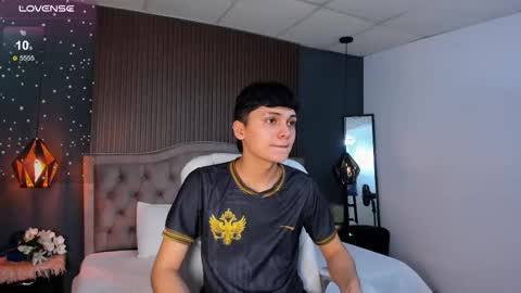 Snapshot of maxii18_ chatting on 11.10.25 -- -- online show from 11.10.25