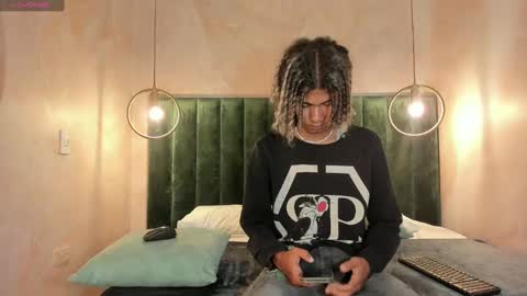 Snapshot of maxim_walker chatting on 01.28.25 maxim online show from 01.28.25