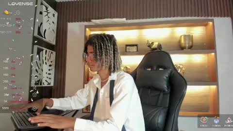 Snapshot of maxim_walker chatting on 02.16.25 maxim online show from 02.16.25