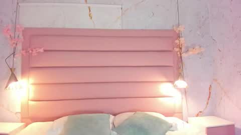 Snapshot of maxim_walker chatting on 09.15.25 maxim online show from 09.15.25