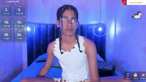 Snapshot of maxim_walker chatting on 10.23.25 maxim online show from 10.23.25