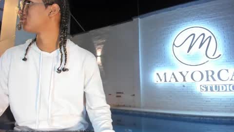 Snapshot of maxim_walker chatting on 11.15.25 maxim online show from 11.15.25