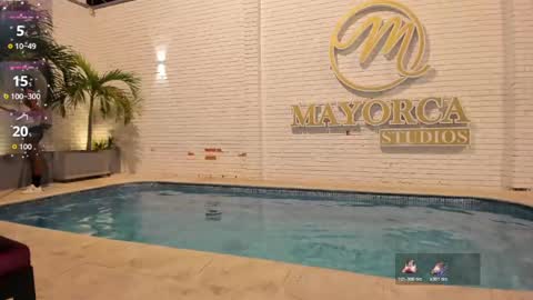 Snapshot of maxim_walker chatting on 11.21.25 maxim online show from 11.21.25