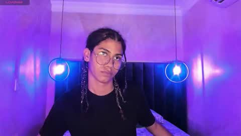 Snapshot of maxim_walker chatting on 11.22.25 maxim online show from 11.22.25