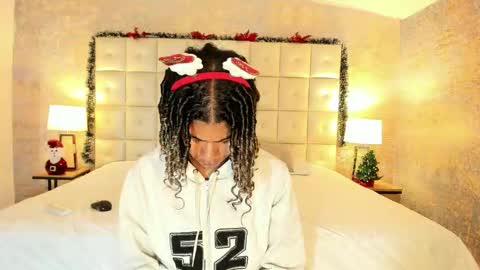 maxim online show from 12.22.25