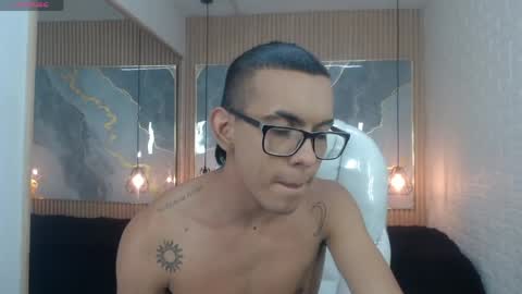 Snapshot of maximiliano_hotdevil chatting on 05.25.26 maxi online show from 05.25.26