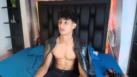 Snapshot of maximo_romano chatting on 06.19.26 Maximo online show from 06.19.26