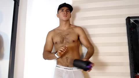 Snapshot of maximo_sebastian chatting on 05.18.26 Maximo Sebastian online show from 05.18.26