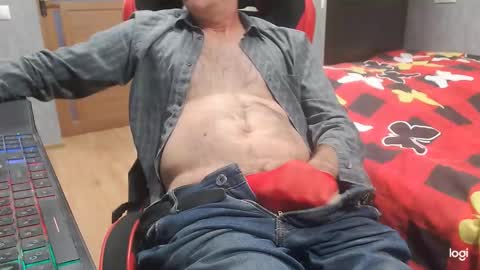 Snapshot of maximus3334 chatting on 10.24.25 maximus3334 online show from 10.24.25