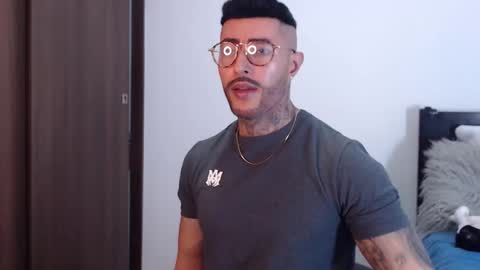 Snapshot of maximus_golden chatting on 01.17.25 Independent Model online show from 01.17.25