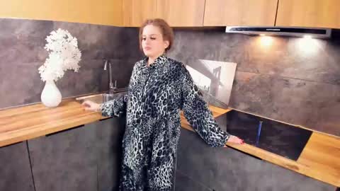 Snapshot of maxinefrary chatting on 02.23.25 Lucy online show from 02.23.25