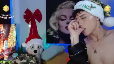 Snapshot of maxiy_001 chatting on 12.20.24 Max online show from 12.20.24