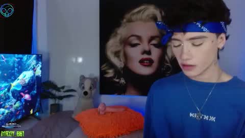 Snapshot of maxiy_001 chatting on 11.25.25 Max online show from 11.25.25