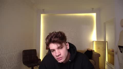 Snapshot of maxkaiden chatting on 02.18.25 MaxKaiden online show from 02.18.25