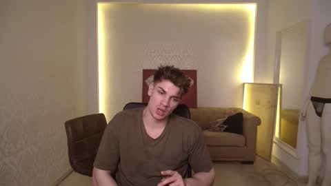 Snapshot of maxkaiden chatting on 03.05.25 MaxKaiden online show from 03.05.25