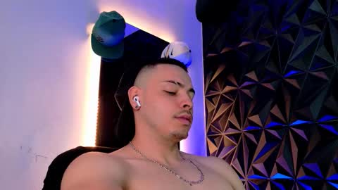 MAX online show from 10.11.25