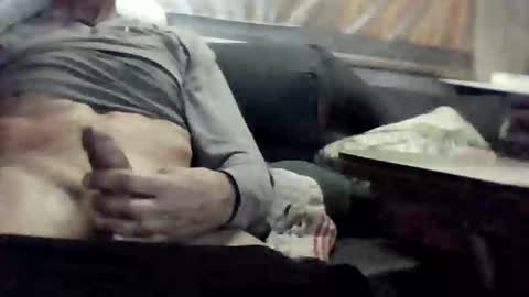 Snapshot of maxxoufr chatting on 12.18.24 maxxoufr online show from 12.18.24