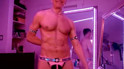 Snapshot of maxxxbates chatting on 02.16.25 Maxxxbates online show from 02.16.25