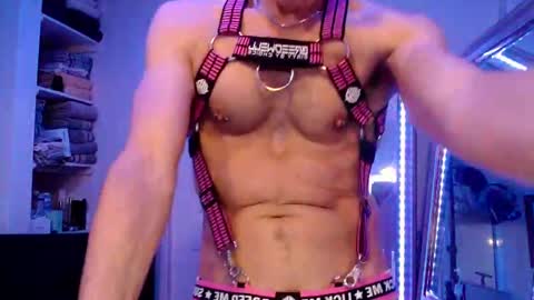 Snapshot of maxxxbates chatting on 10.19.25 Maxxxbates online show from 10.19.25